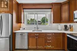 275 KENT CRESCENT | Burlington Ontario | Slide Image Thirteen