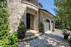 379 RIVER SIDE DRIVE | Oakville Ontario | Slide Image Four