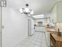 611 - 5 WELDRICK ROAD W | Richmond Hill Ontario | Slide Image Eight