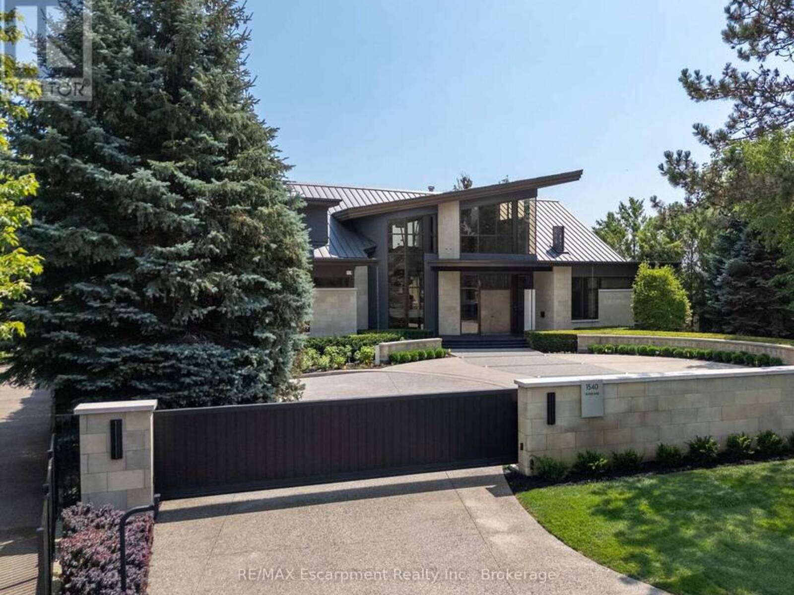 1540 WATERSEDGE ROAD, Mississauga, Ontario L5J 1A4