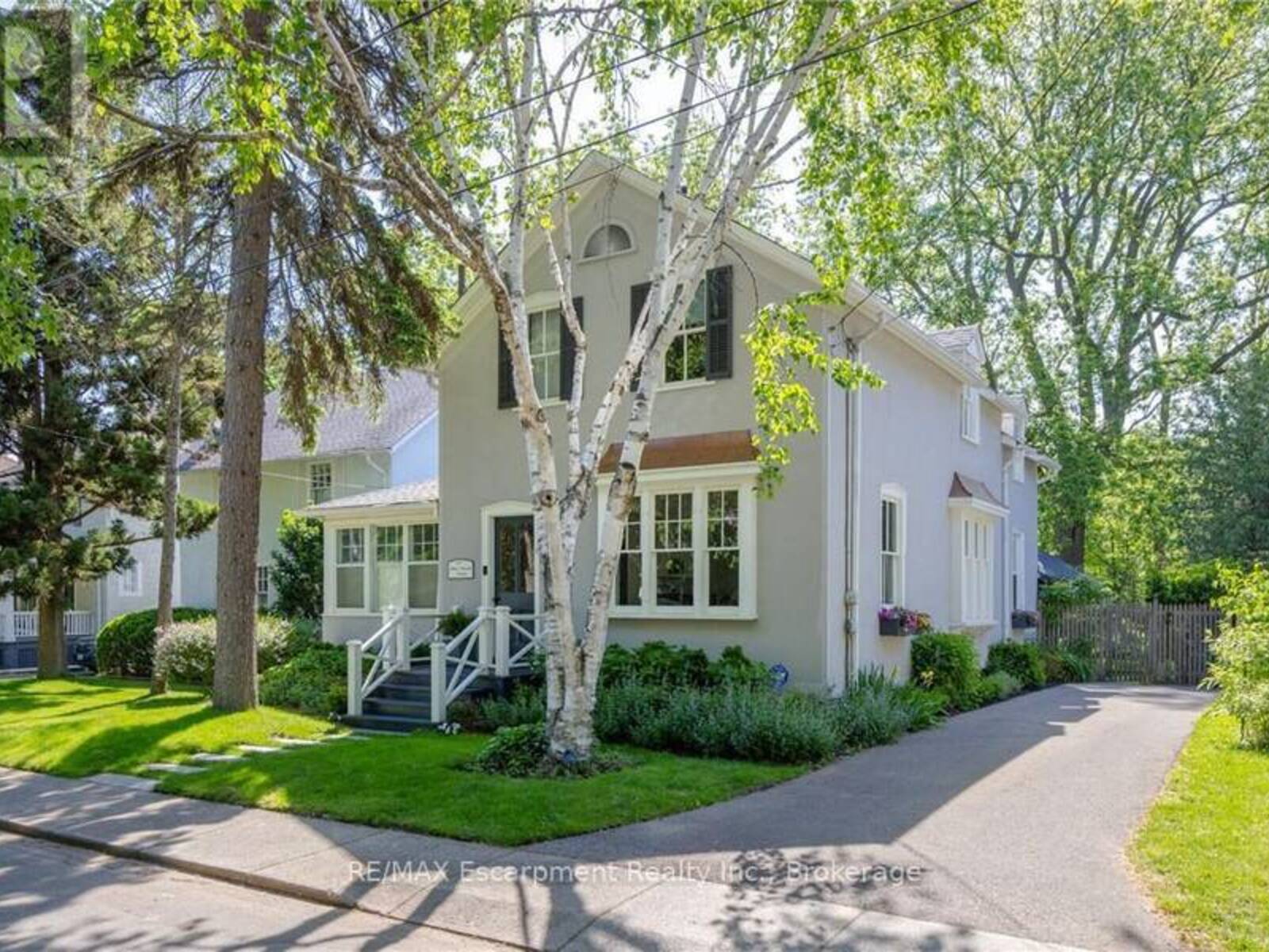 332 PALMER AVENUE, Oakville, Ontario L6J 1T3