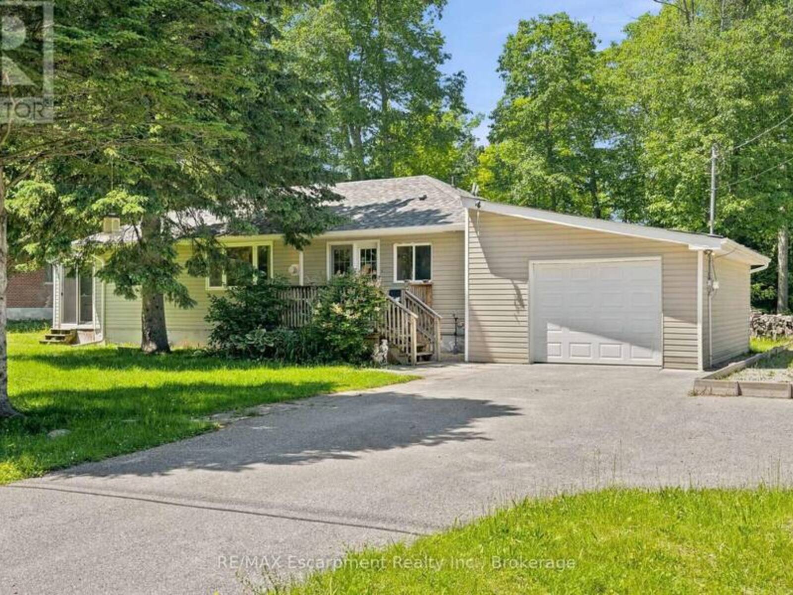 16 HIAWATHA ROAD, Tiny, Ontario L9M 0B1