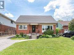 43 WYNGATE AVENUE E Hamilton Ontario, L8G 1T3