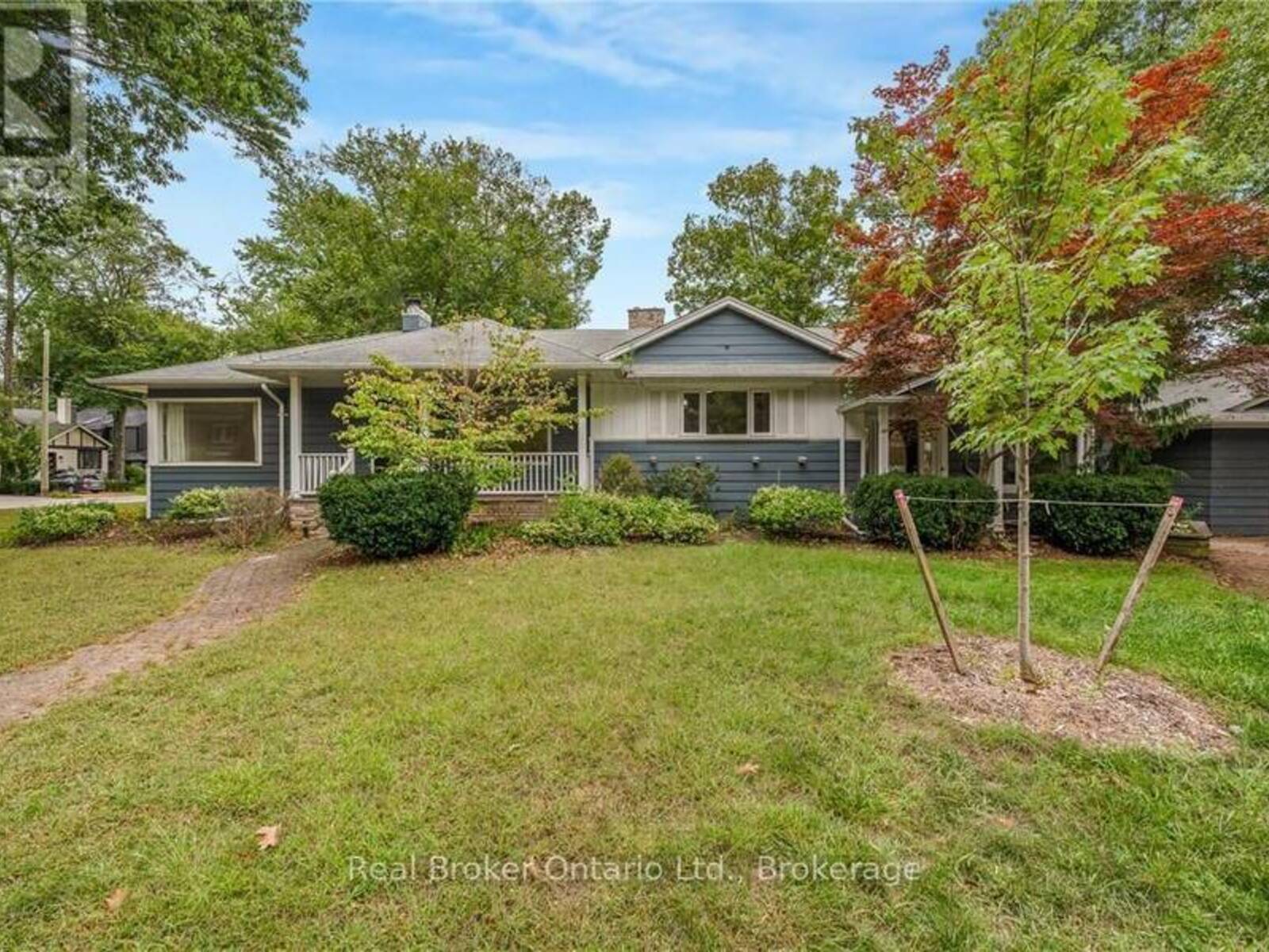 374 SPRUCE STREET, Oakville, Ontario L6J 2H3