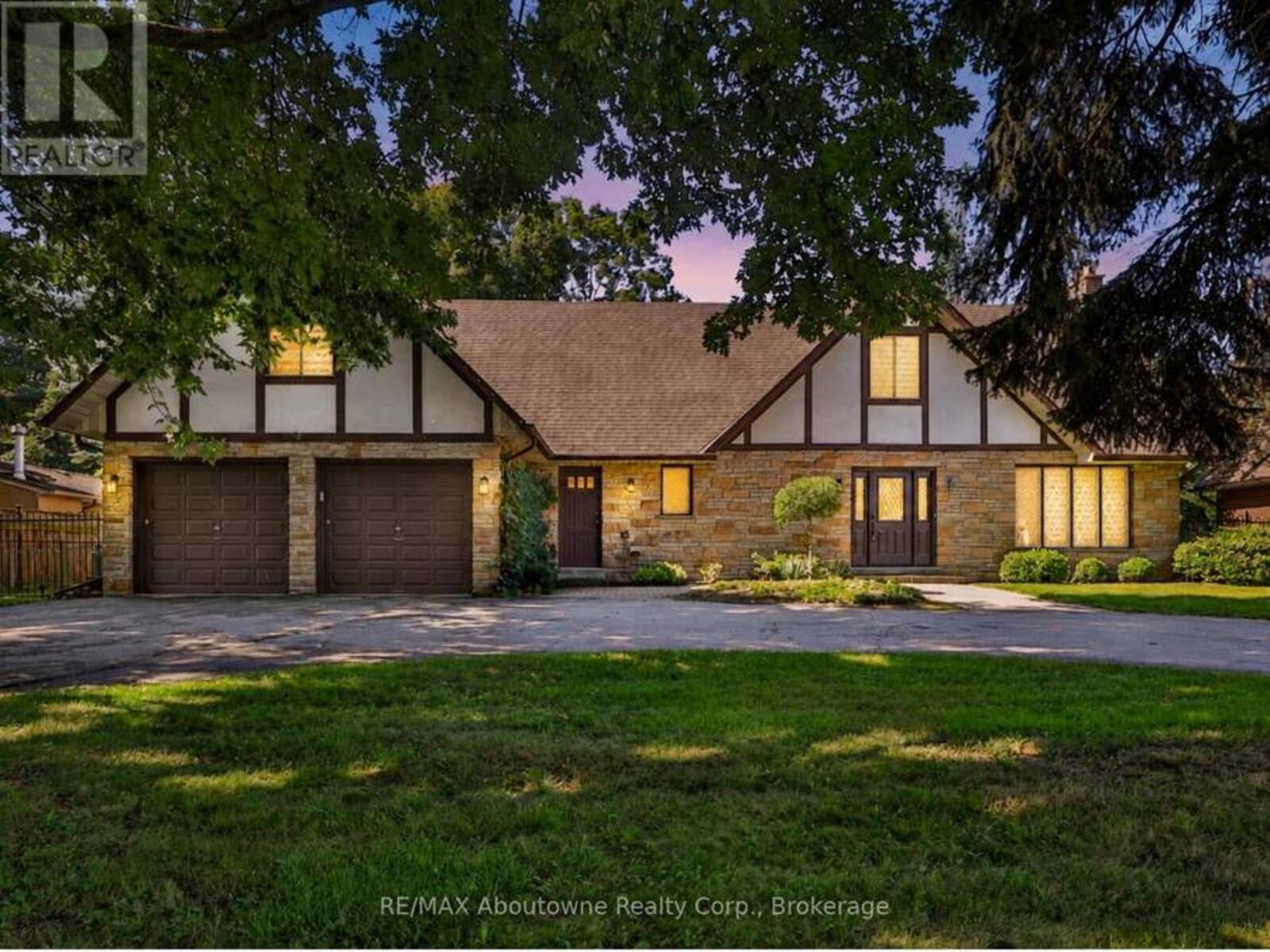 30 BIRKBANK DRIVE, Oakville, Ontario L6J 4Y9