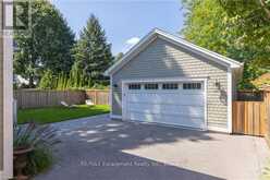 2195 COURTLAND DRIVE | Burlington Ontario | Slide Image Thirty