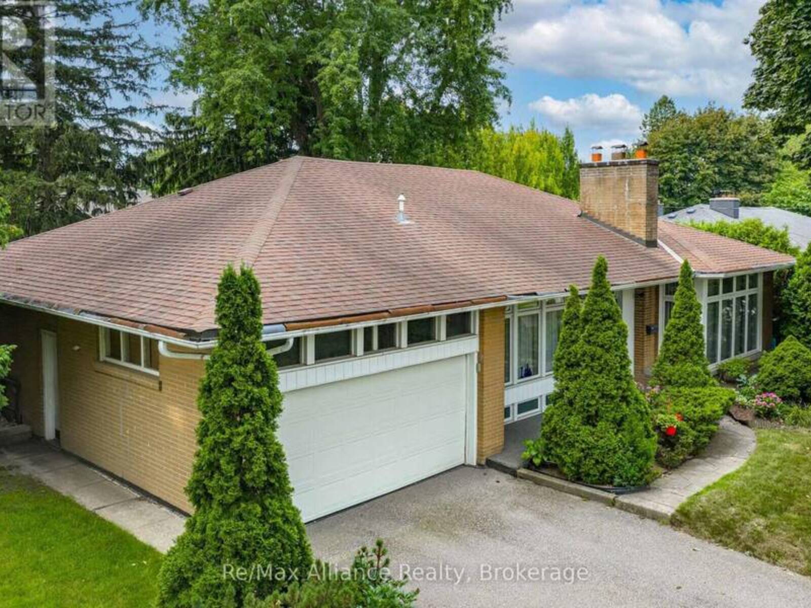 410 THE KINGSWAY, Toronto, Ontario M9A 3V9