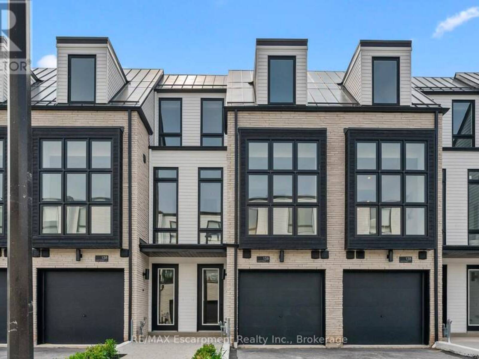 4 - 138 EAST STREET, Oakville, Ontario L6L 0H9