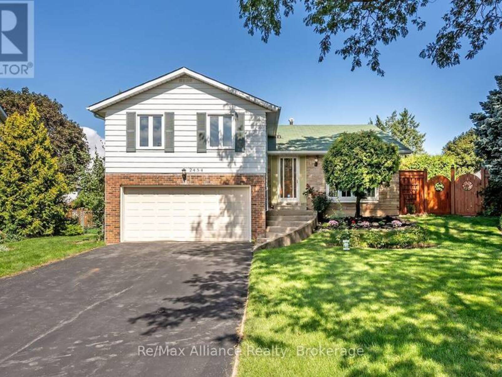 2454 WOKING CRESCENT, Mississauga, Ontario L5K 1Z7