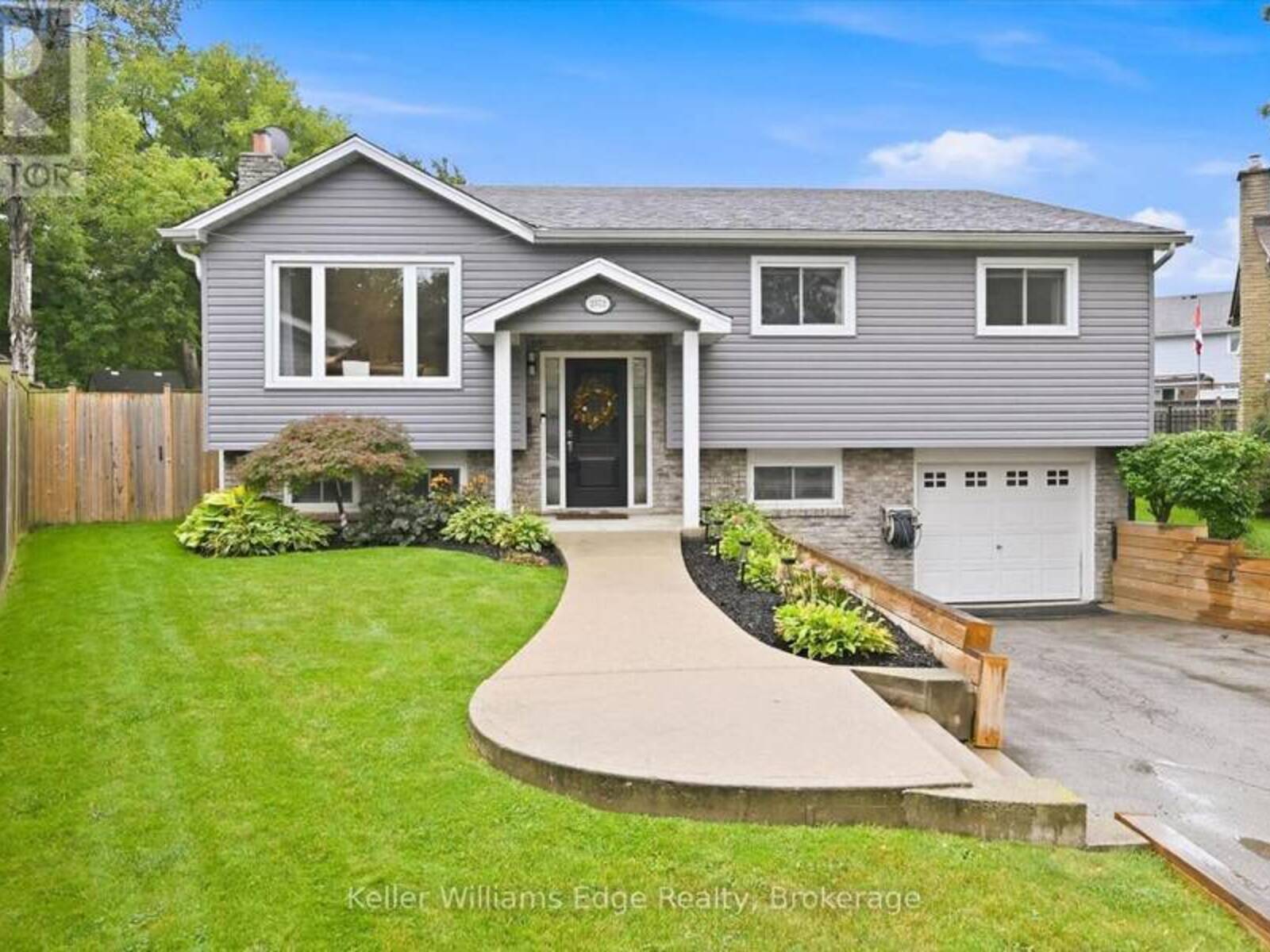 2372 CAYUGA COURT, Burlington, Ontario L7P 3L5