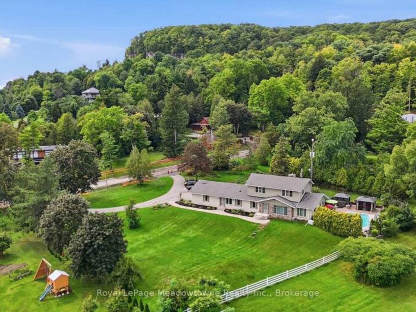 7053 APPLEBY LINE, Milton, Ontario L9T 2Y1