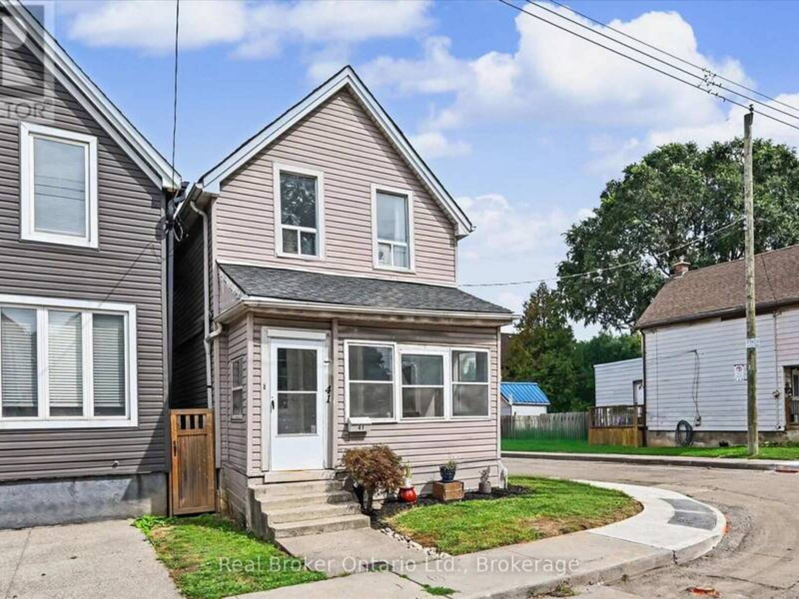 41 FRANCIS STREET, Hamilton, Ontario L8L 3T9