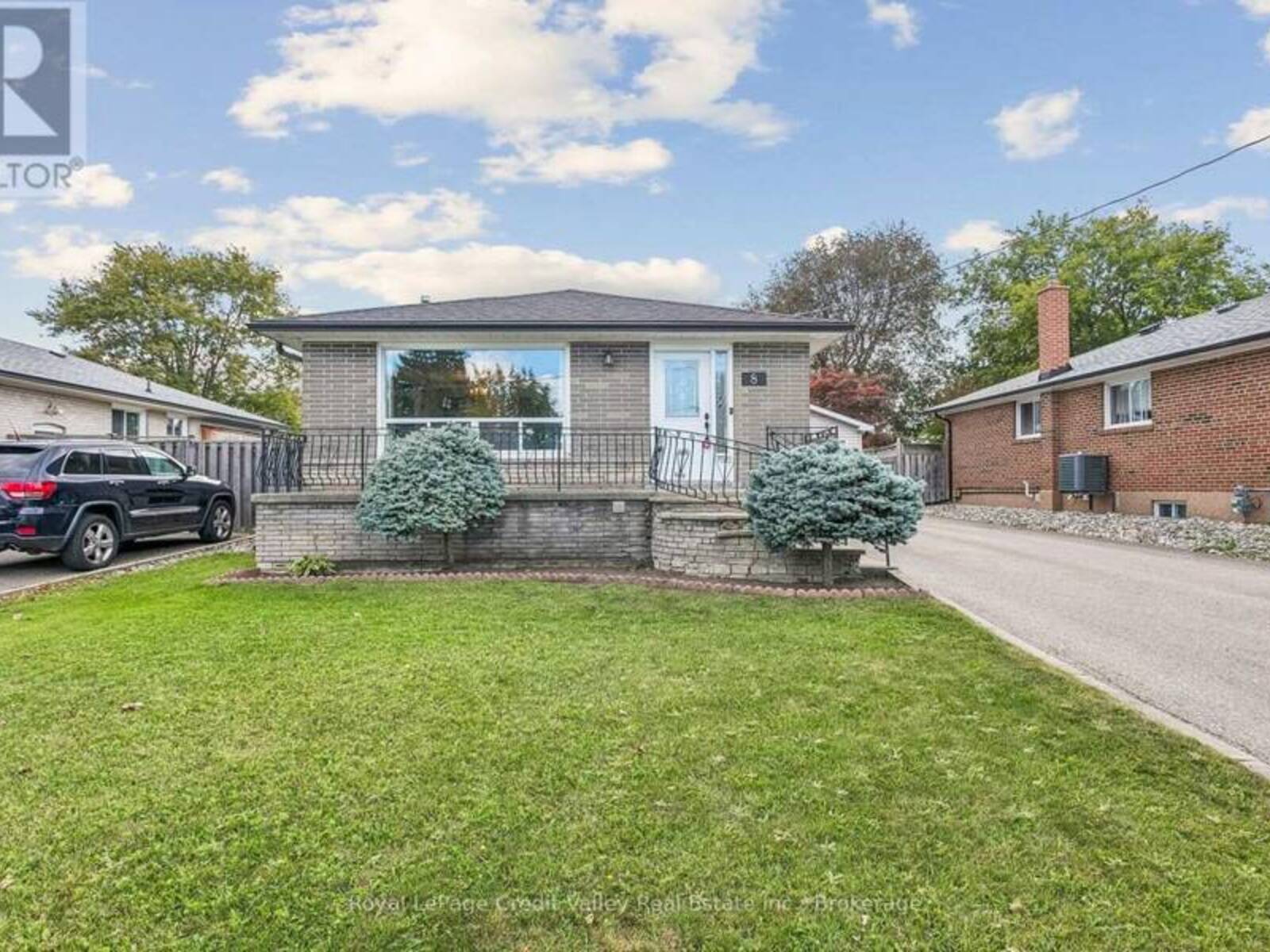 8 MILNER ROAD, Brampton, Ontario L6W 3A5