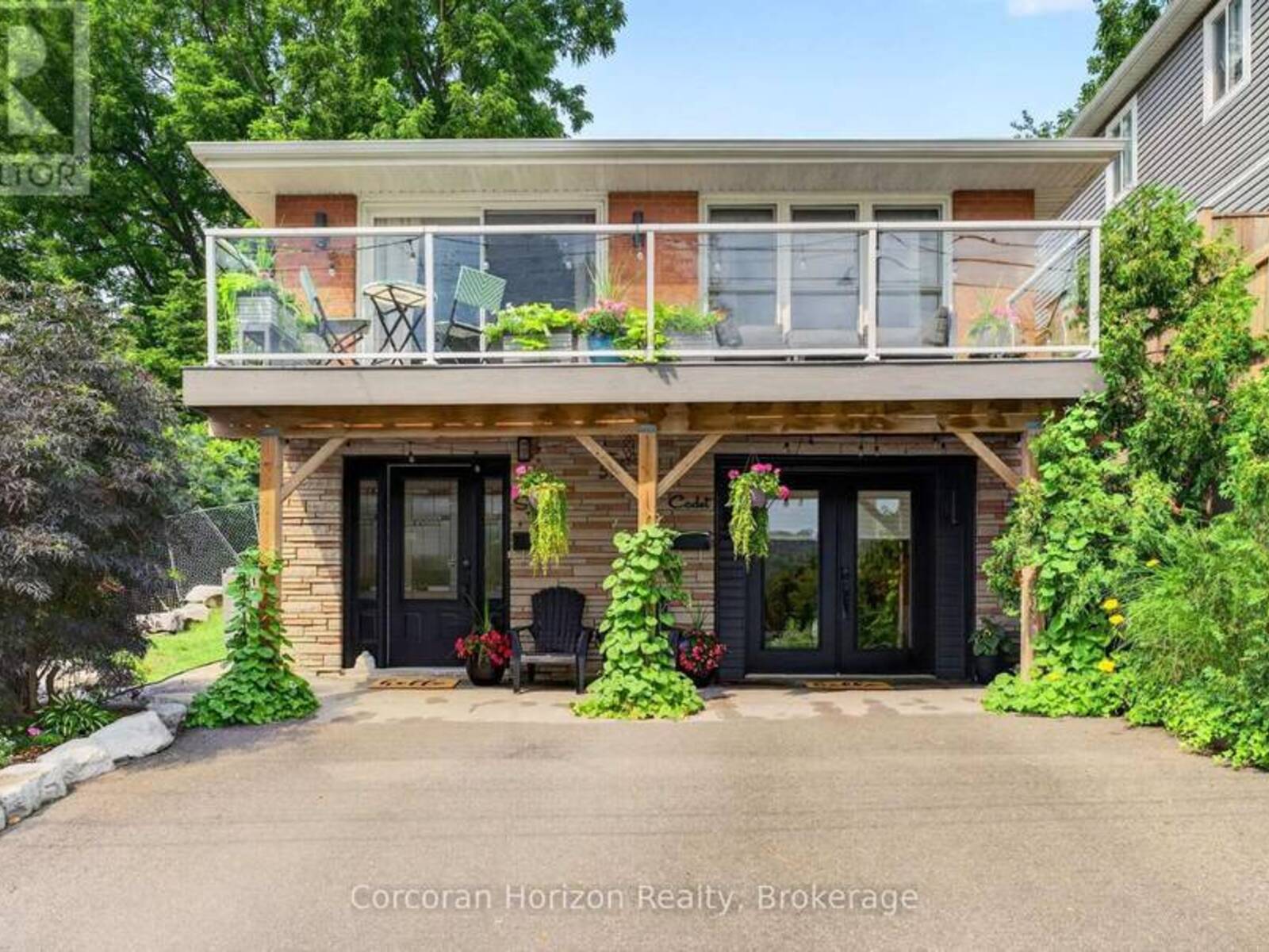 592 ABERDEEN AVENUE, Hamilton, Ontario L8P 2T1