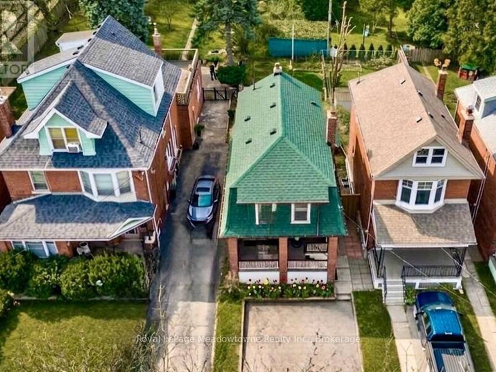 216 MAPLEWOOD AVENUE, Hamilton, Ontario L8M 1X8