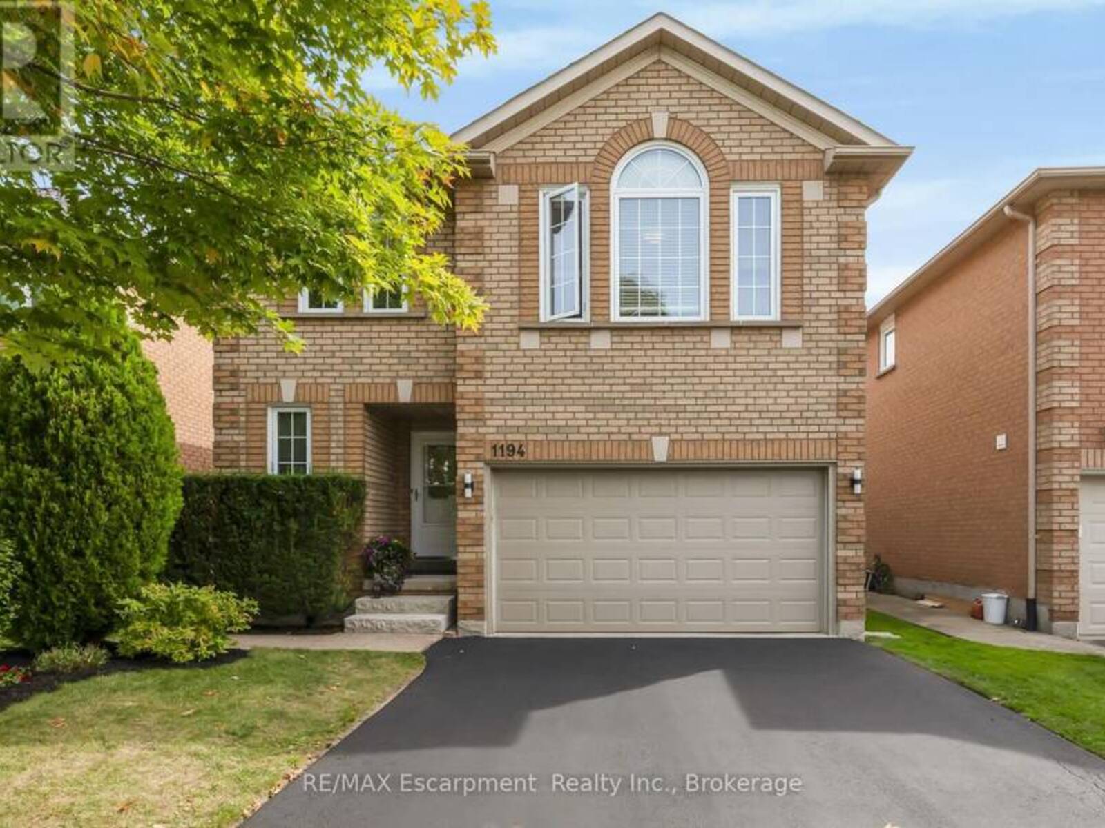 1194 OLD OAK DRIVE, Oakville, Ontario L6M 3K7