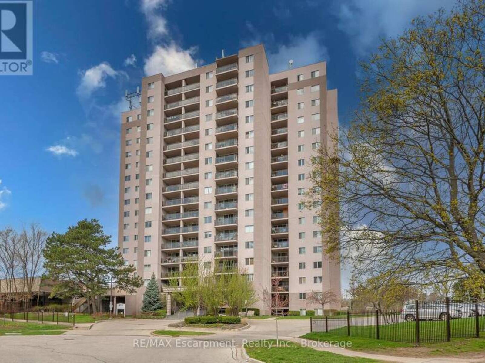 310 - 975 WARWICK COURT, Burlington, Ontario L7T 3Z7