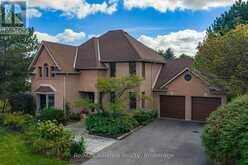 31 MEANDER CLOSE | Hamilton Ontario | Slide Image Two