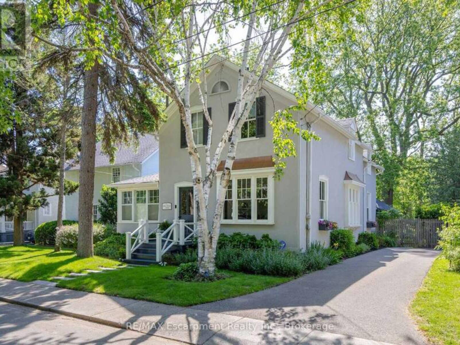 332 PALMER AVENUE, Oakville, Ontario L6J 1T3