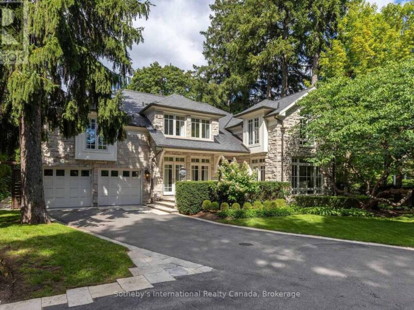 1073 LAKESHORE ROAD E, Oakville, Ontario L6J 1K9