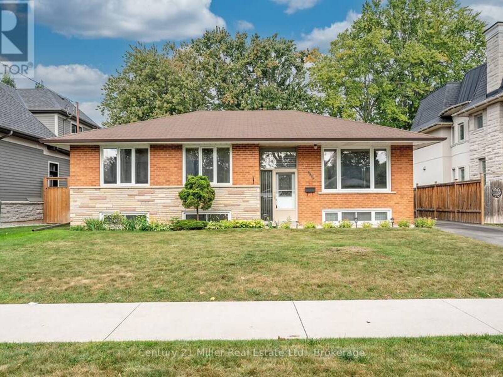 1135 BRIDGE ROAD, Oakville, Ontario L6L 2B6