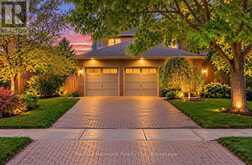 500 BLENHEIM CRESCENT | Oakville Ontario | Slide Image Three