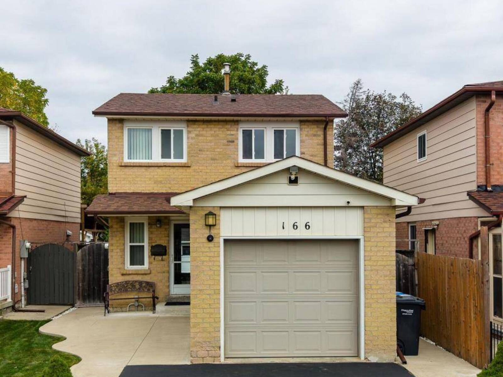 166 MARTINDALE CRESCENT, Brampton, Ontario L6X 2V2