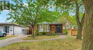 539 GALWAY DRIVE | Burlington Ontario | Slide Image Two