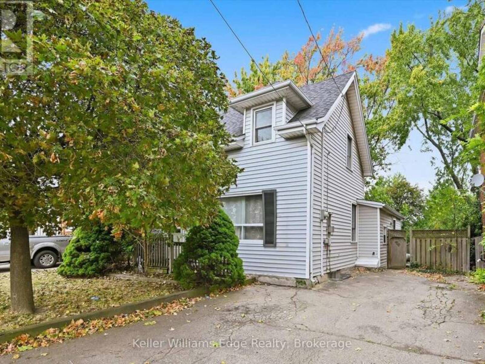 24 BRUCEDALE AVENUE W, Hamilton, Ontario L9C 1C2
