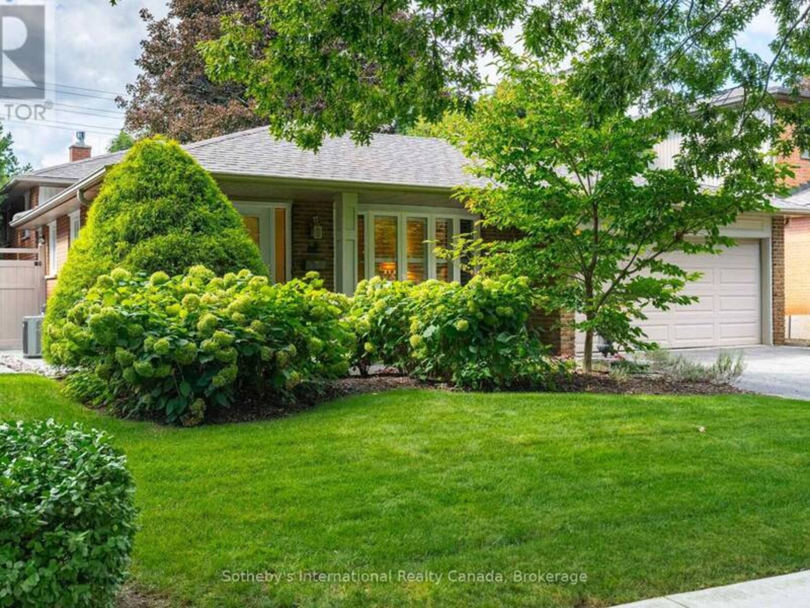 885 FLETCHER VALLEY CRESCENT, Mississauga, Ontario L5J 2X6
