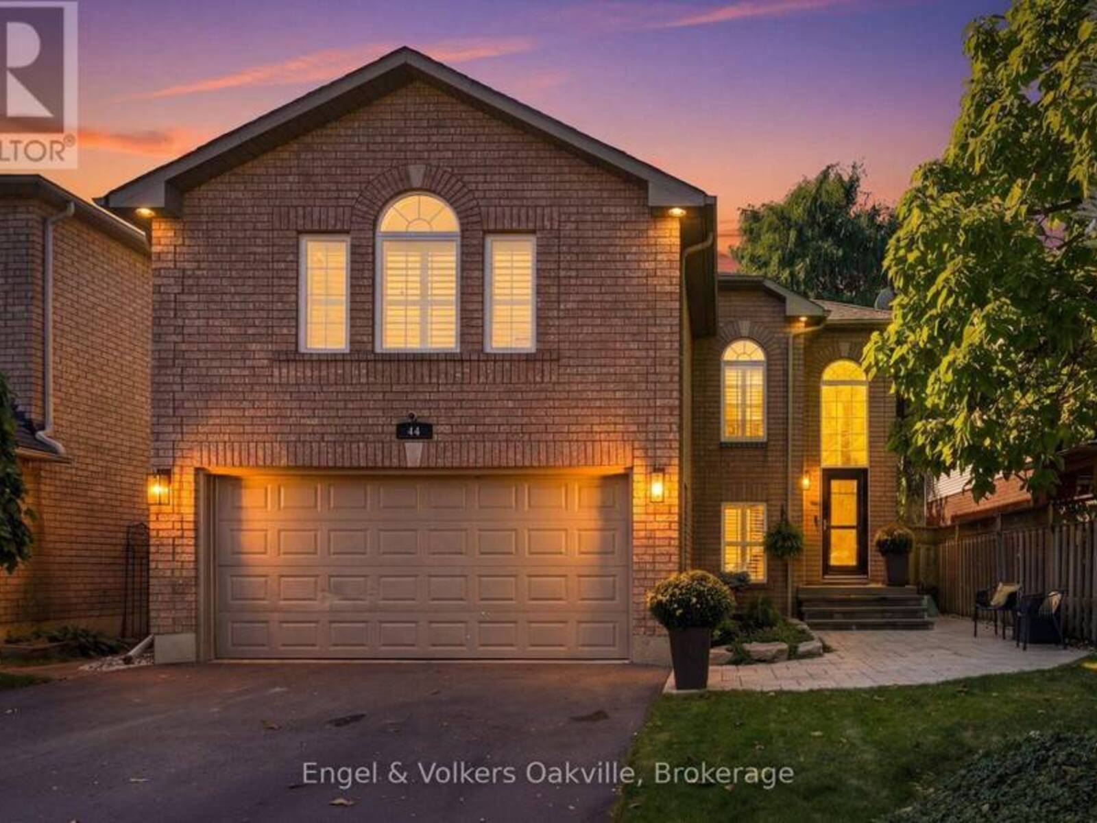 44 KEEWAYDIN STREET, Hamilton, Ontario L8B 0K6