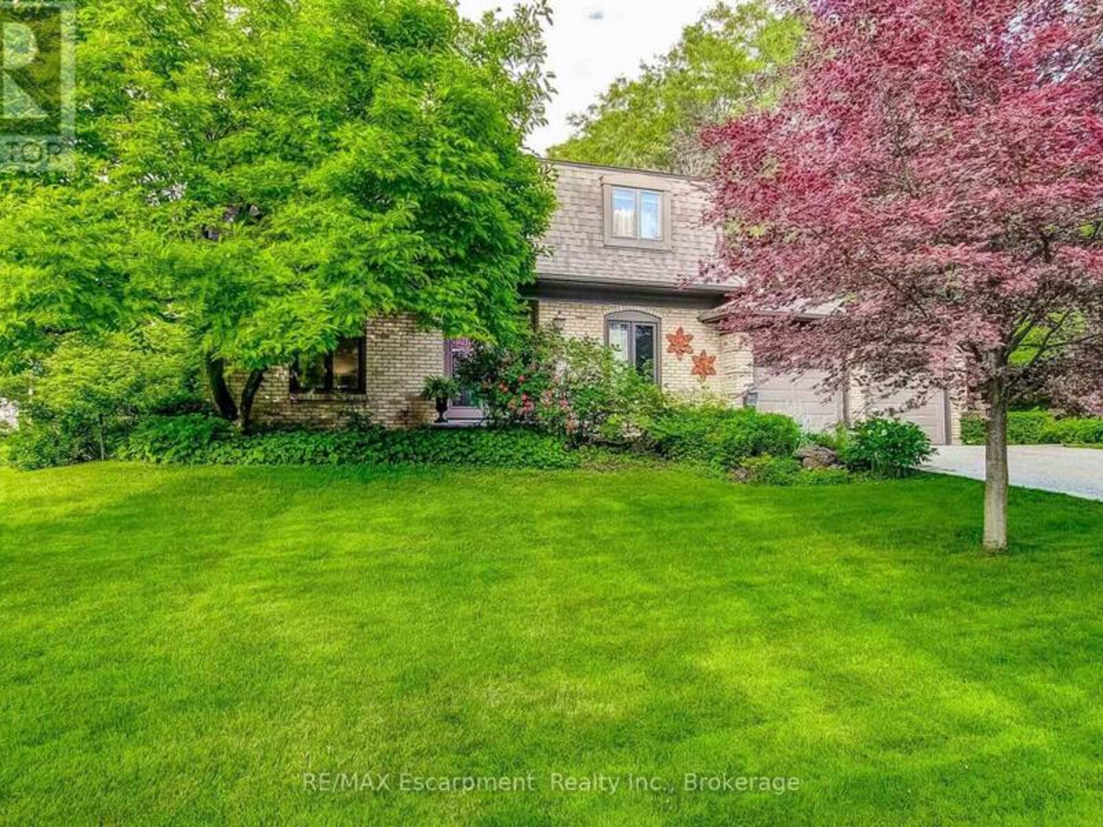 215 BRIAR HILL CRESCENT, Ancaster, Ontario L9G 3M9