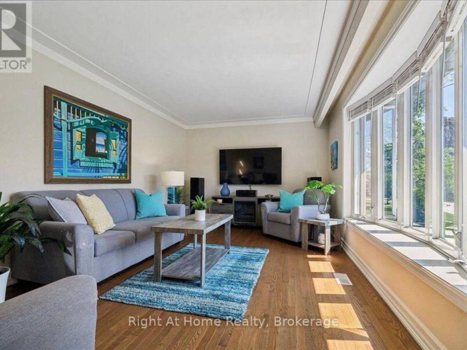 275 KENT CRESCENT, Burlington, Ontario L7L 4T2