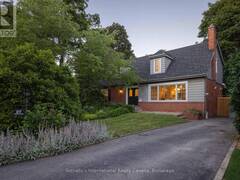 27 ARCADE CRESCENT Hamilton Ontario, L9C 3H8