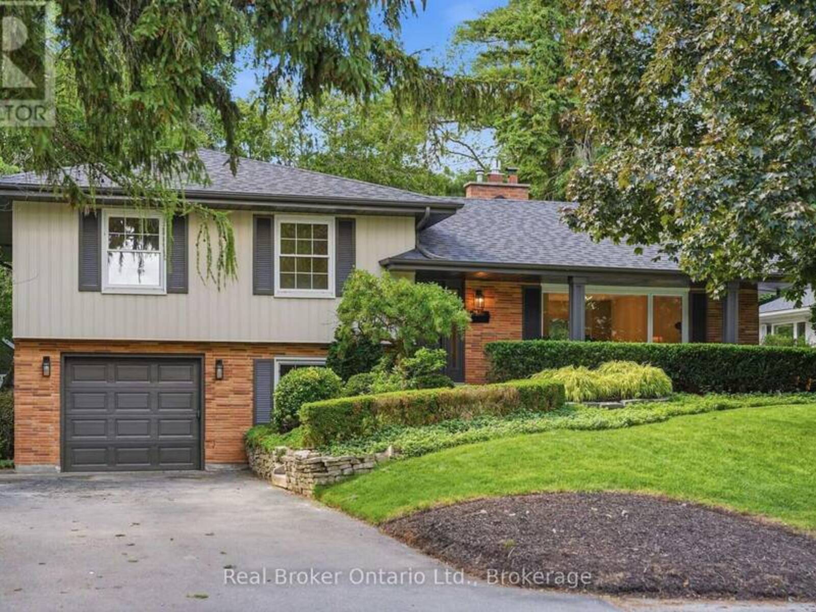 571 LEONARD COURT, Burlington, Ontario L7T 2P4