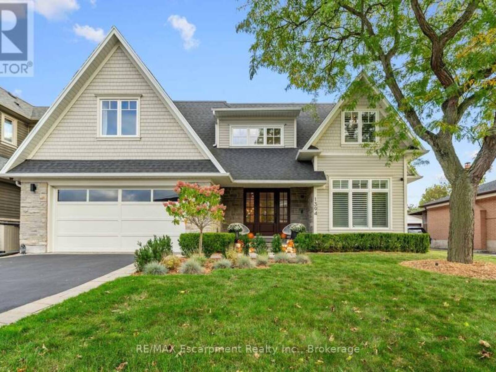 1394 WAVERLY AVENUE, Oakville, Ontario L6L 2S3