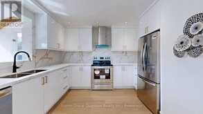 243 MURRAY DRIVE | Aurora Ontario | Slide Image Seventeen