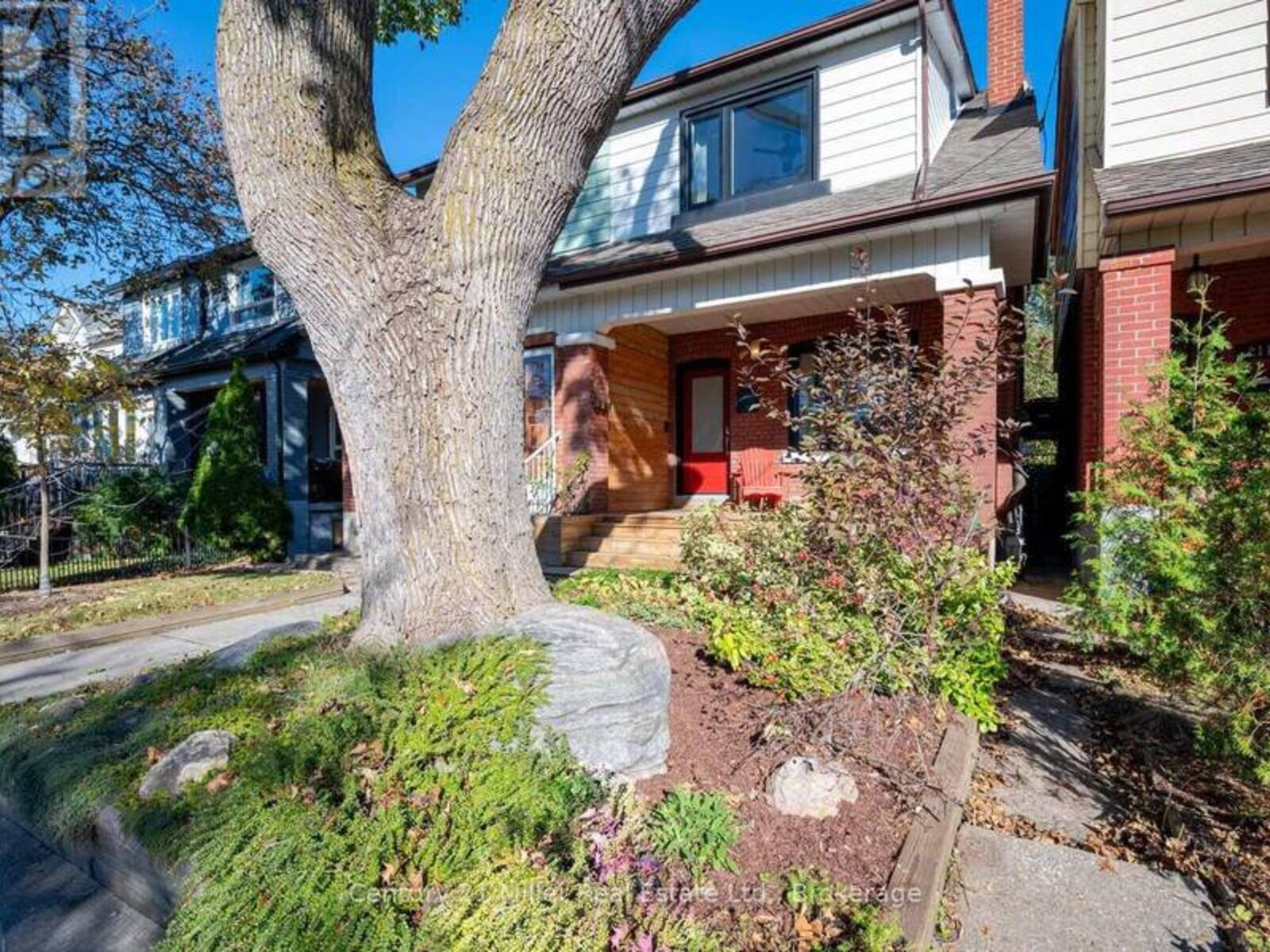 213 BOON AVENUE, Toronto, Ontario M6E 3Z7