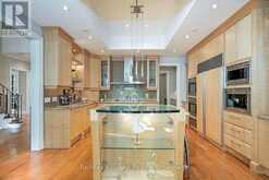 1426 LAKESHORE ROAD E | Oakville Ontario | Slide Image Thirteen