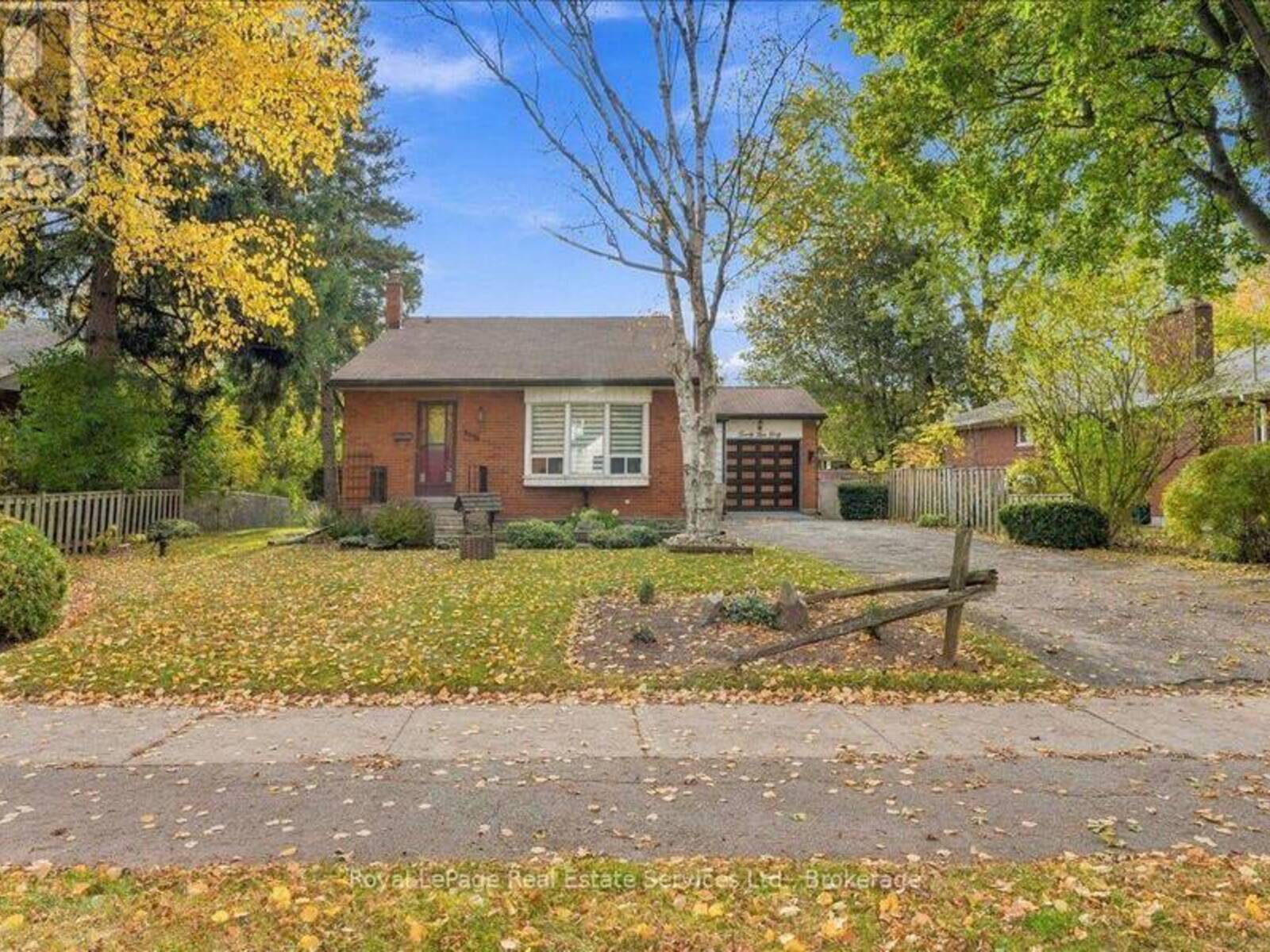 2440 REBECCA STREET, Oakville, Ontario L6L 2B2