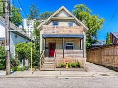 2 HILDA Place Kitchener Ontario, N2G 1K3