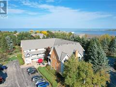 28 RAMBLINGS Way Unit# 42 Collingwood Ontario, L9Y 5C6