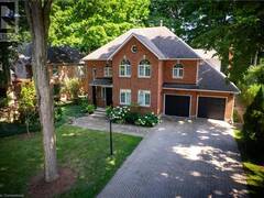 219 CORRIE Crescent Waterloo Ontario, N2L 5W3