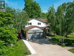 902 KOWAL Drive Mississauga Ontario, L5H 3T4