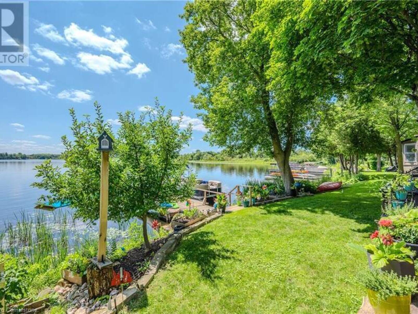 23 HOLLY Trail, Puslinch, Ontario N3C 2V4