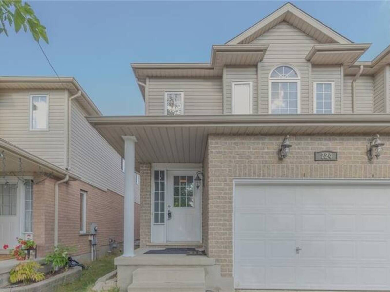 224 BUTTERCUP Court, Waterloo, Ontario N2V 2W8