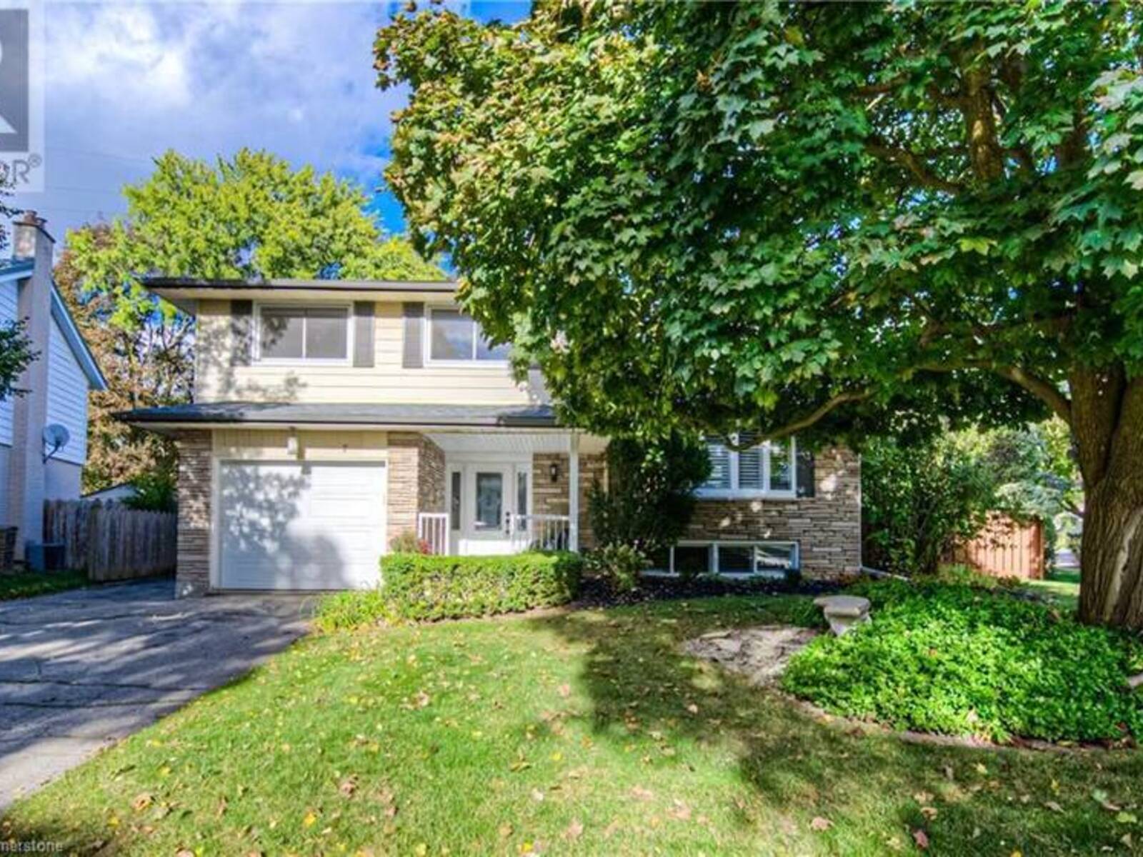 7 DALEWOOD Drive, Kitchener, Ontario N2A 1G3