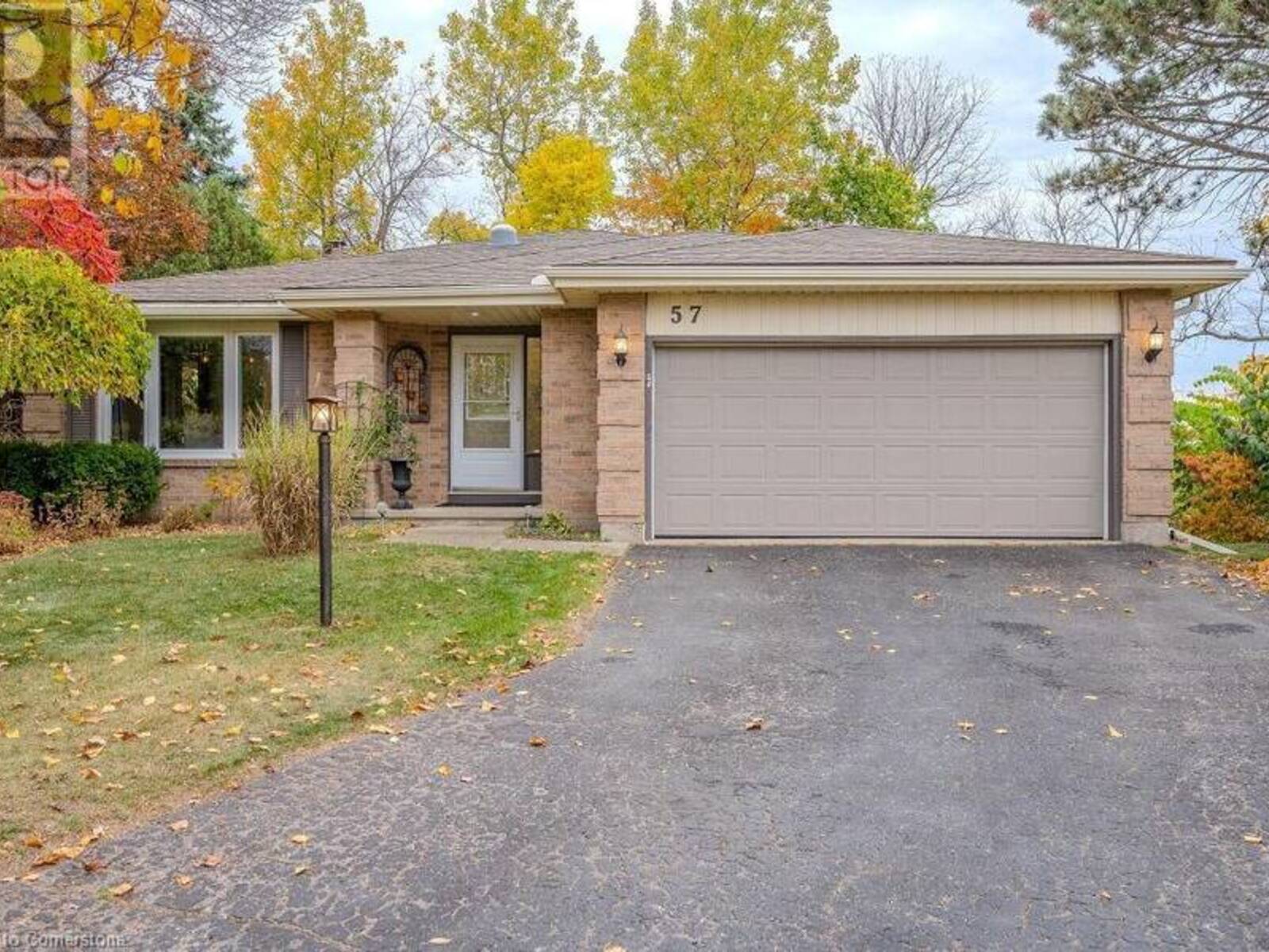 57 TINATAWA Court E, Kitchener, Ontario N2A 3G9