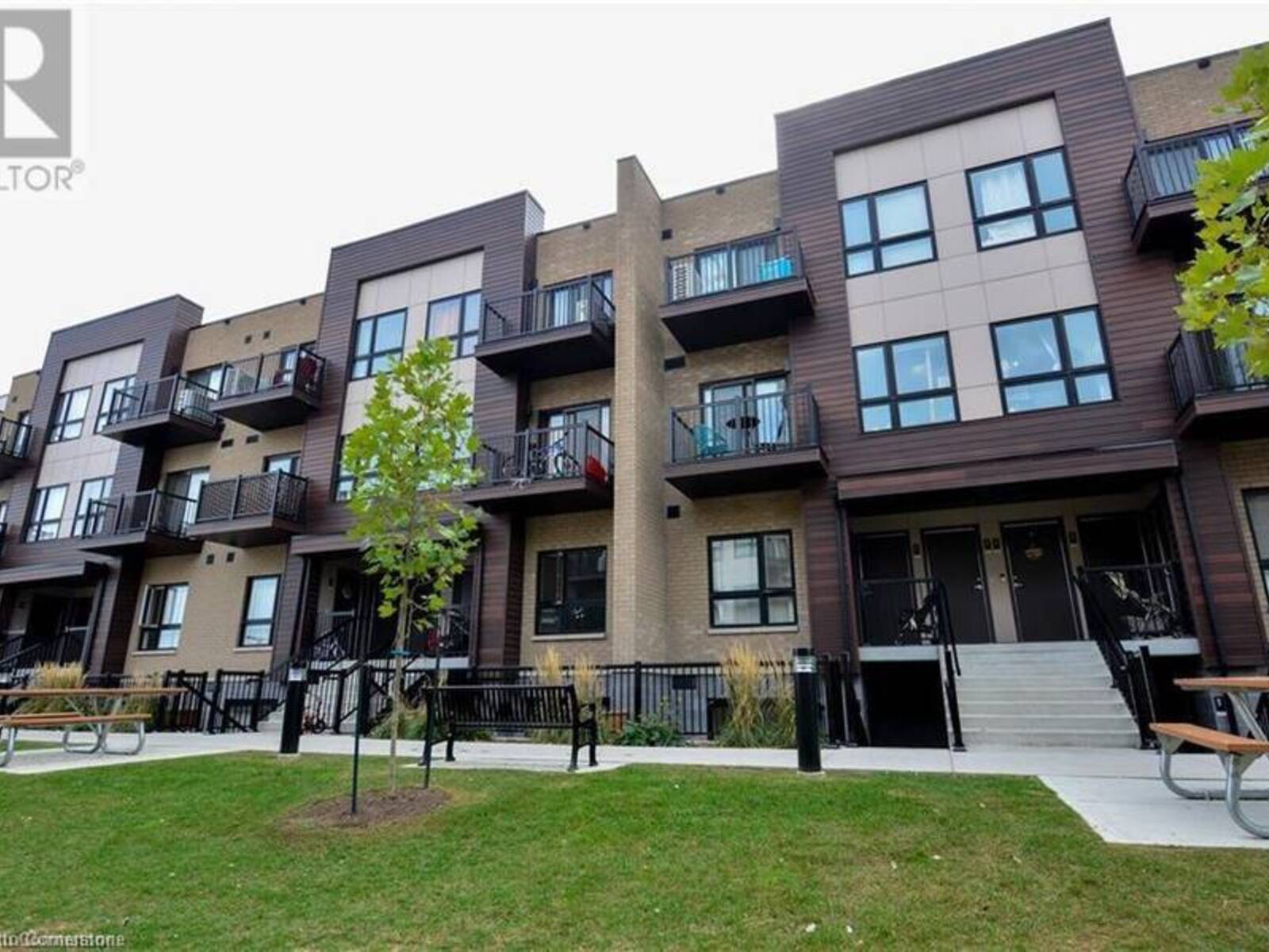 10 PALACE Street Unit# D1, Kitchener, Ontario N2E 0J3