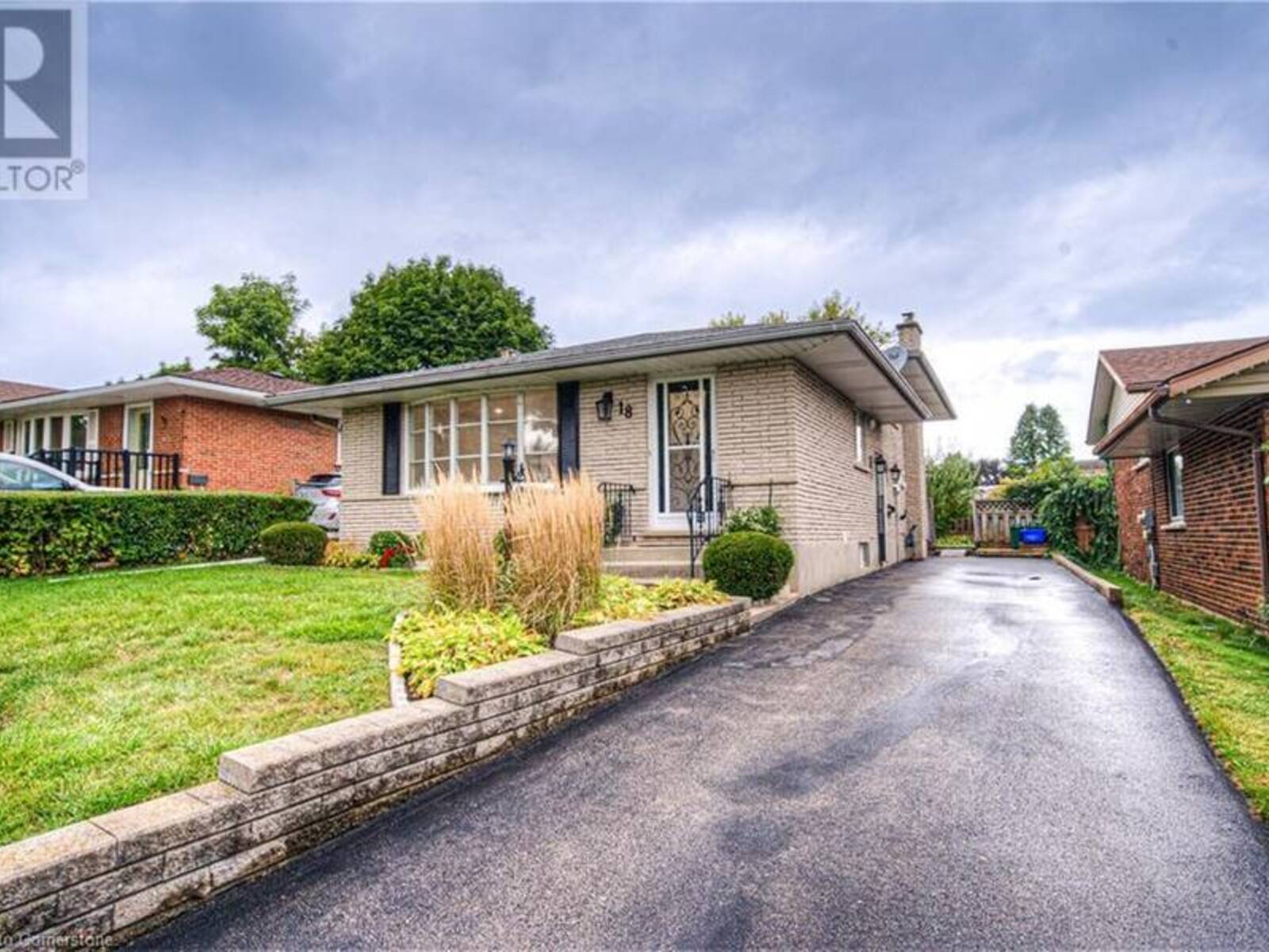 18 BOSWORTH Crescent, Kitchener, Ontario N2E 1Z1